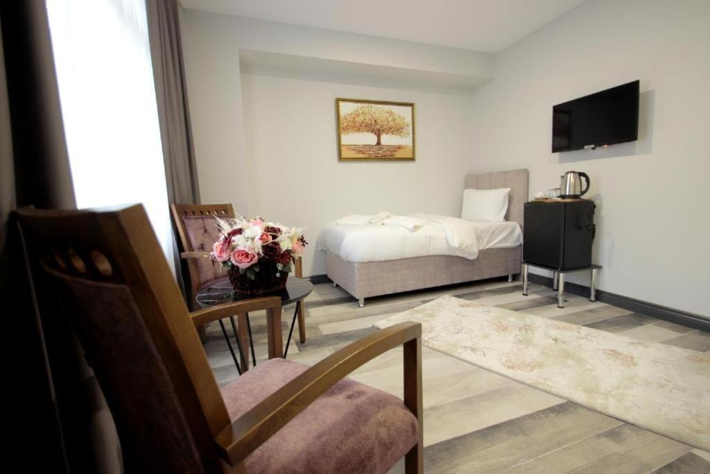 Guler Palace Suit Hotel *