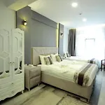 Guler Palace Suit